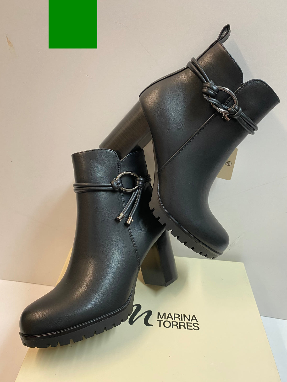 Marina Torres 9115-1 tronchetto con cinturino decorativo