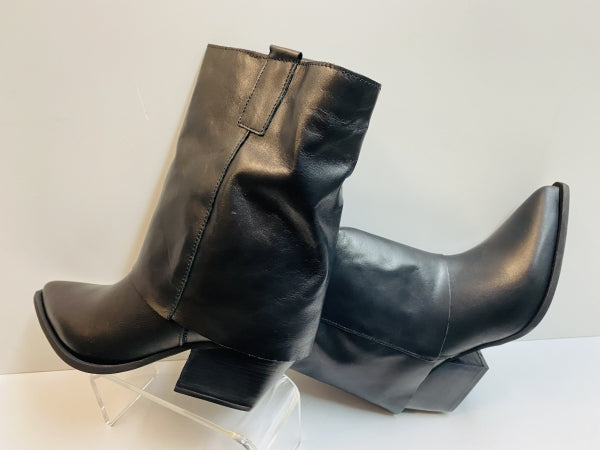 Loca 241 Stivali 3/4 in pelle nera con risvolto