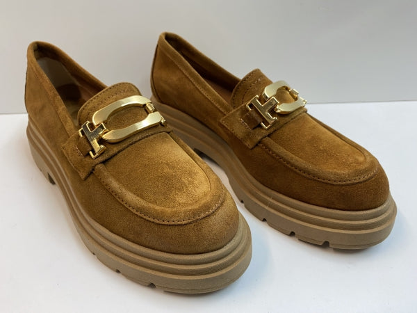Mamy 04 mocassino in pelle scamosciata cuoio con morsetto dorato