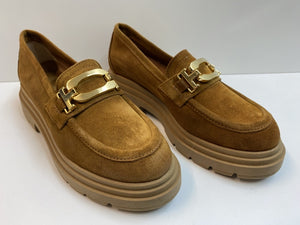 Mamy 04 mocassino in pelle scamosciata cuoio con morsetto dorato