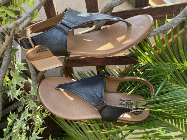 Bueno A7301 sandalo infradito in pelle nero