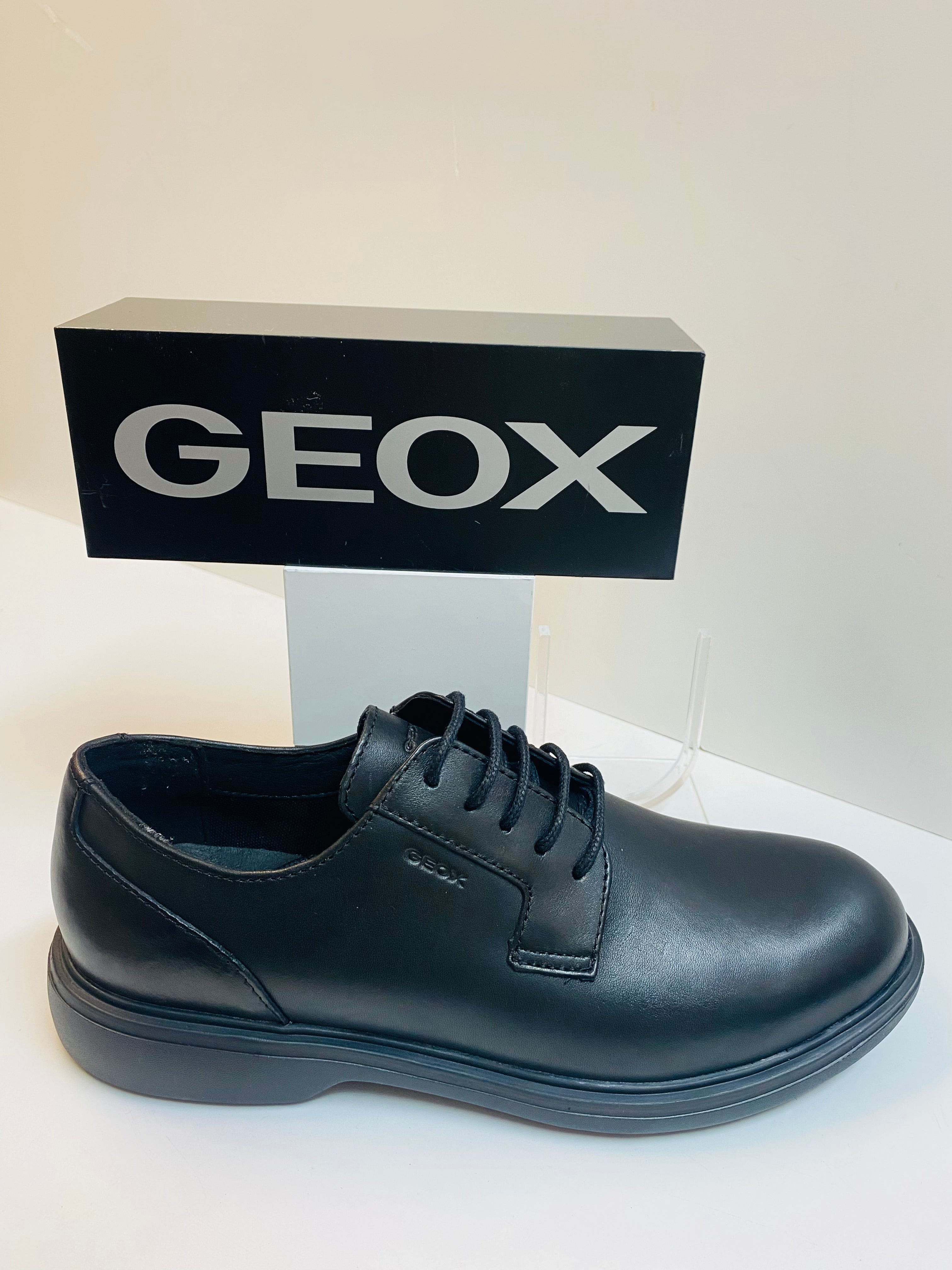 Geox U16DCD 00043 derby uomo in pelle nero