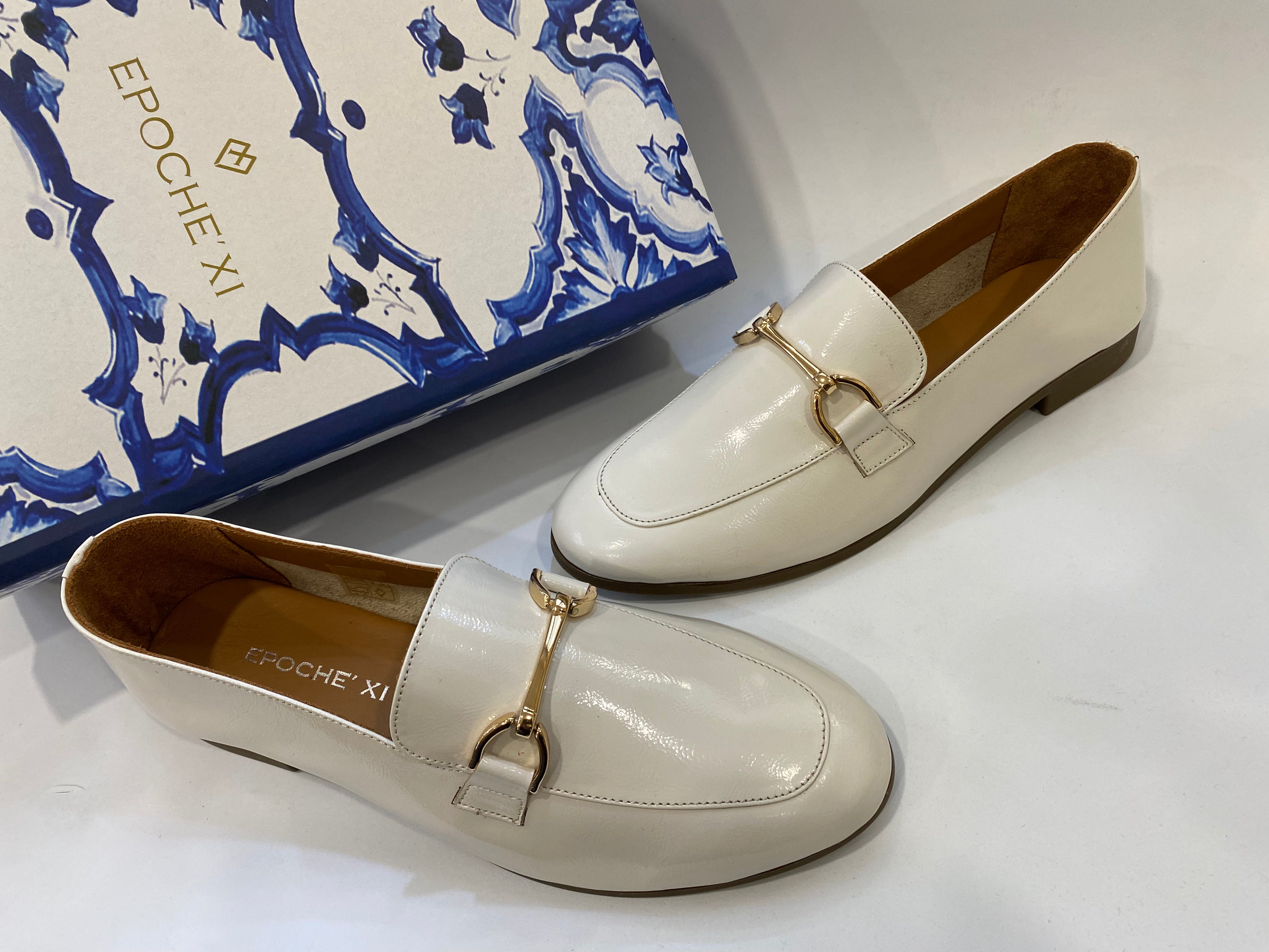 Epochè XI Napoli 29 mocassino basso donna in pelle beige con morsetto oro