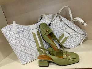 Epochè XI Venice 70 slingback donna a tacco medio in pelle verde con morsetto oro e frangie