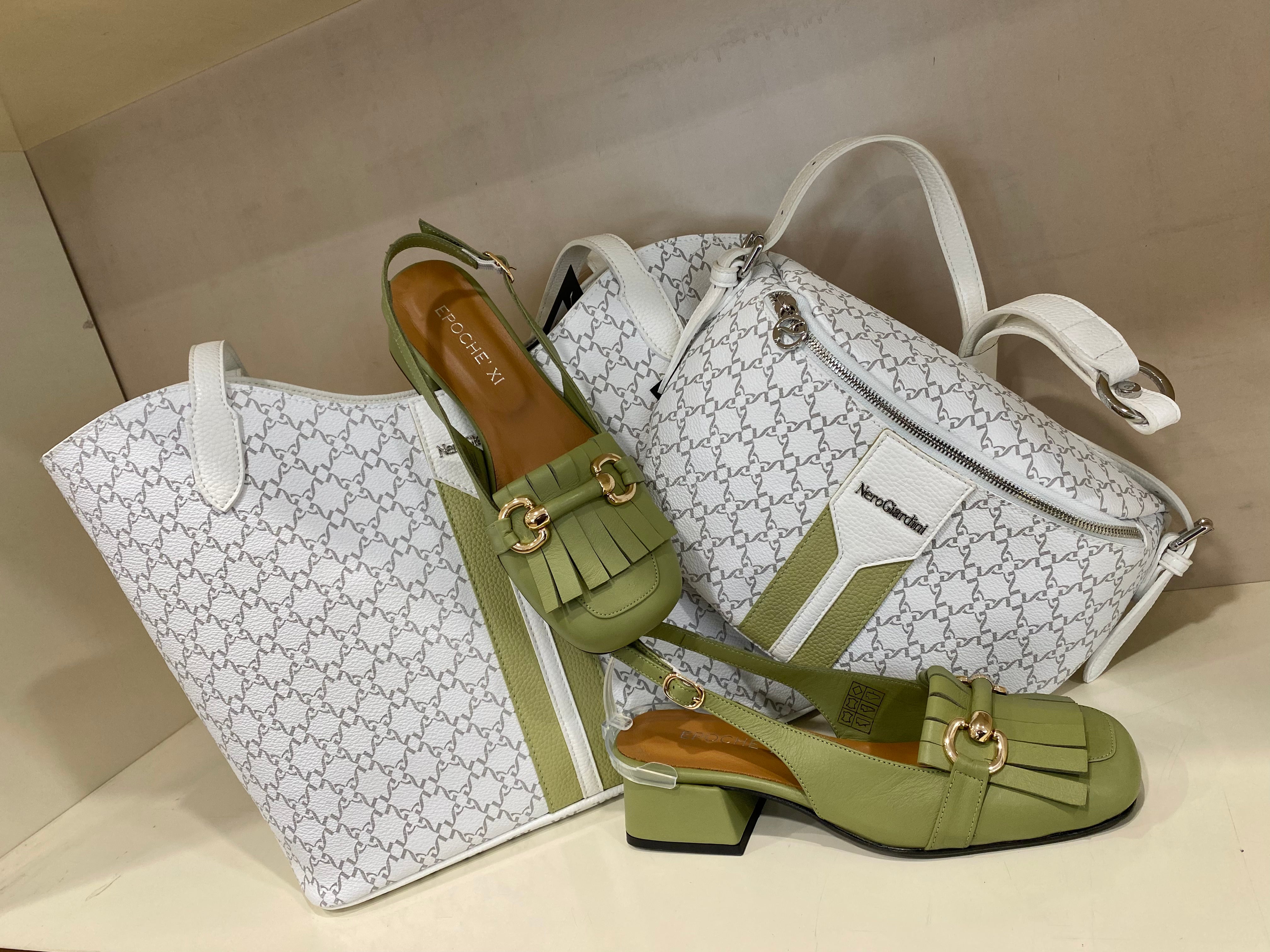 Epochè XI Venice 70 slingback donna a tacco medio in pelle verde con morsetto oro e frangie