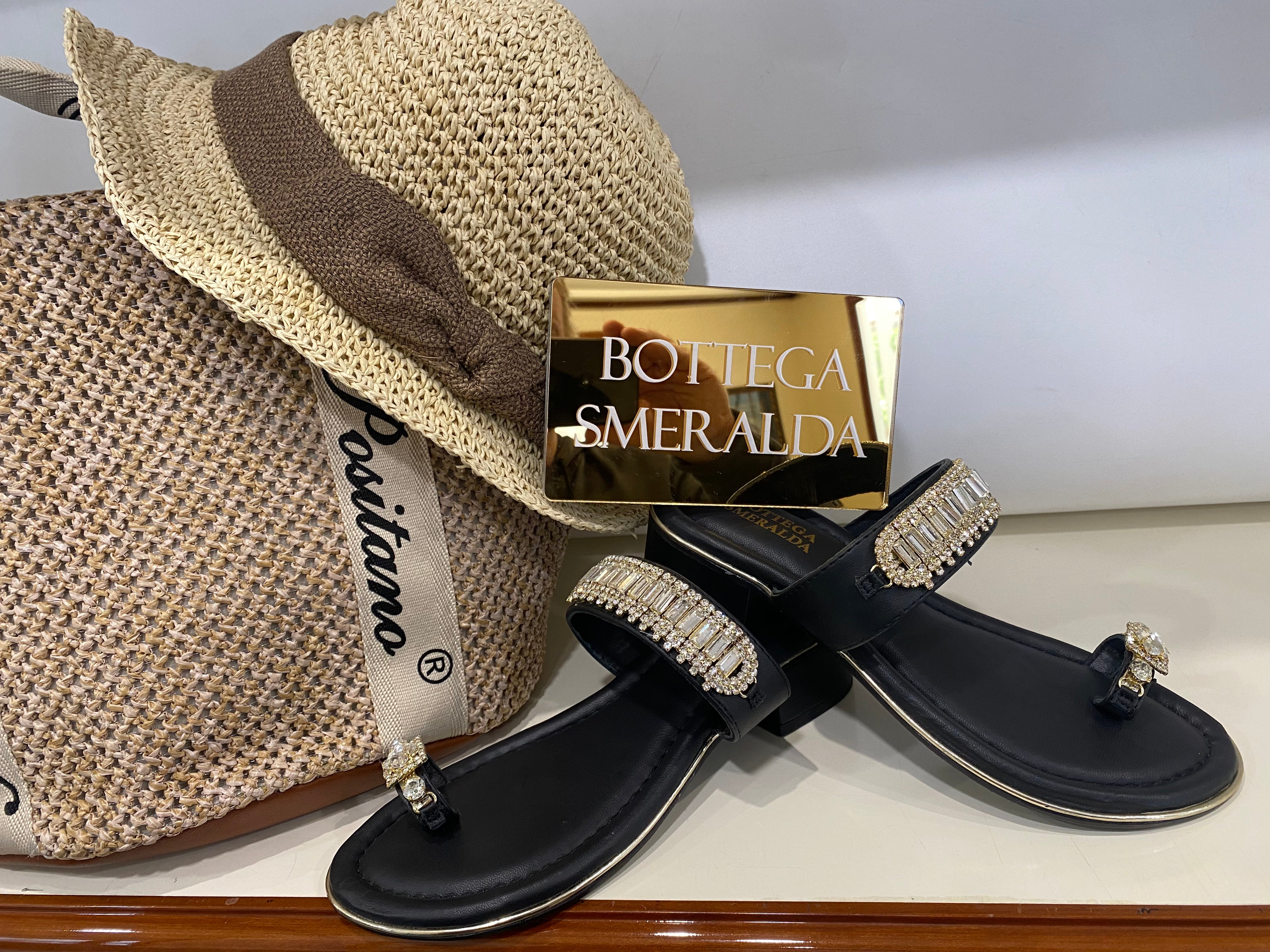 Bottega Smeralda 523LLQ sandalo infradito in pelle nero con accessori