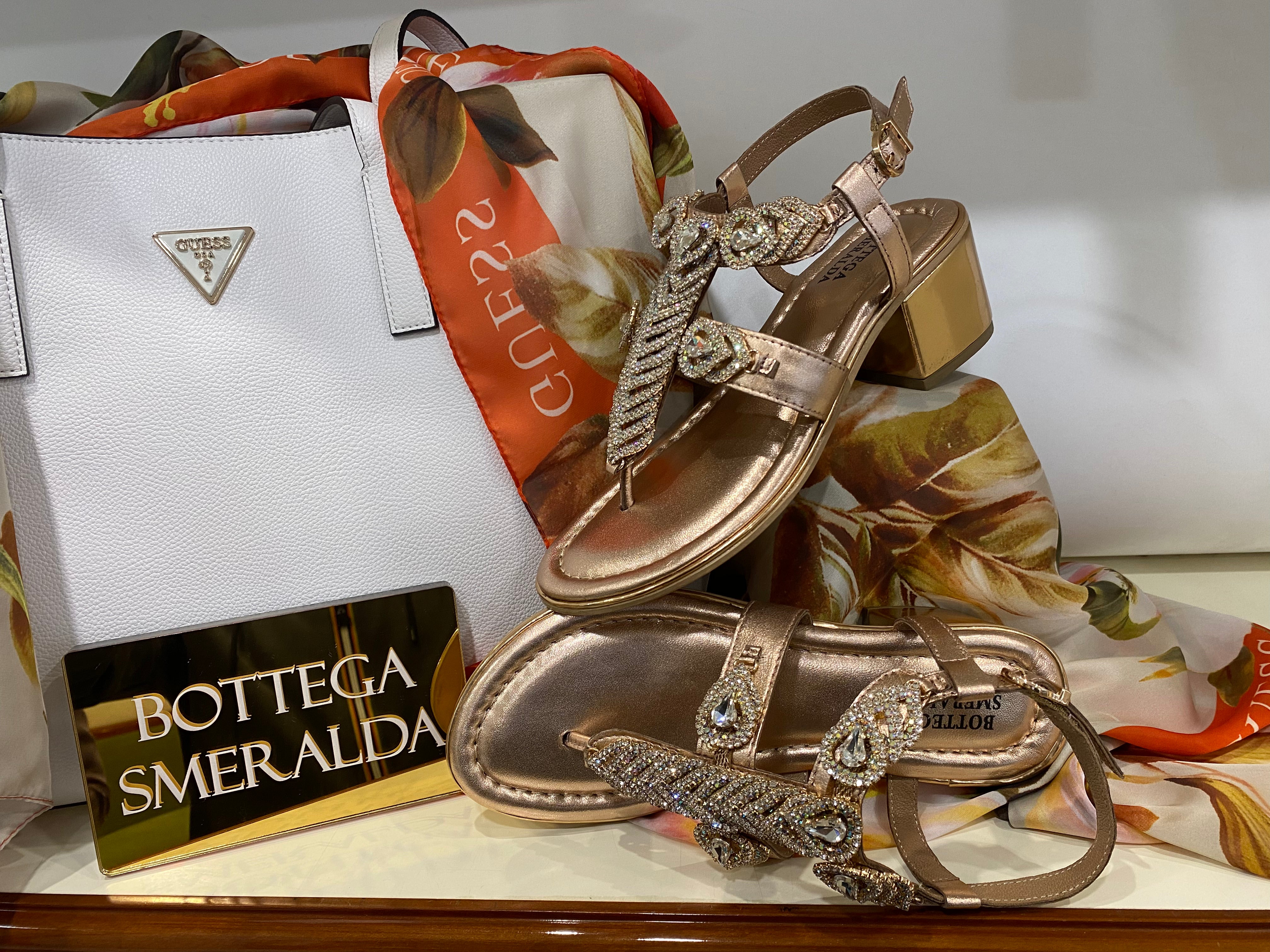 Bottega Smeralda 533LLC sandalo infradito con cinturino in pelle metallizzata rosa