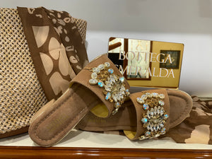 Bottega Smeralda 507LLQ ciabatta in pelle scamosciata cuoio con accessorio