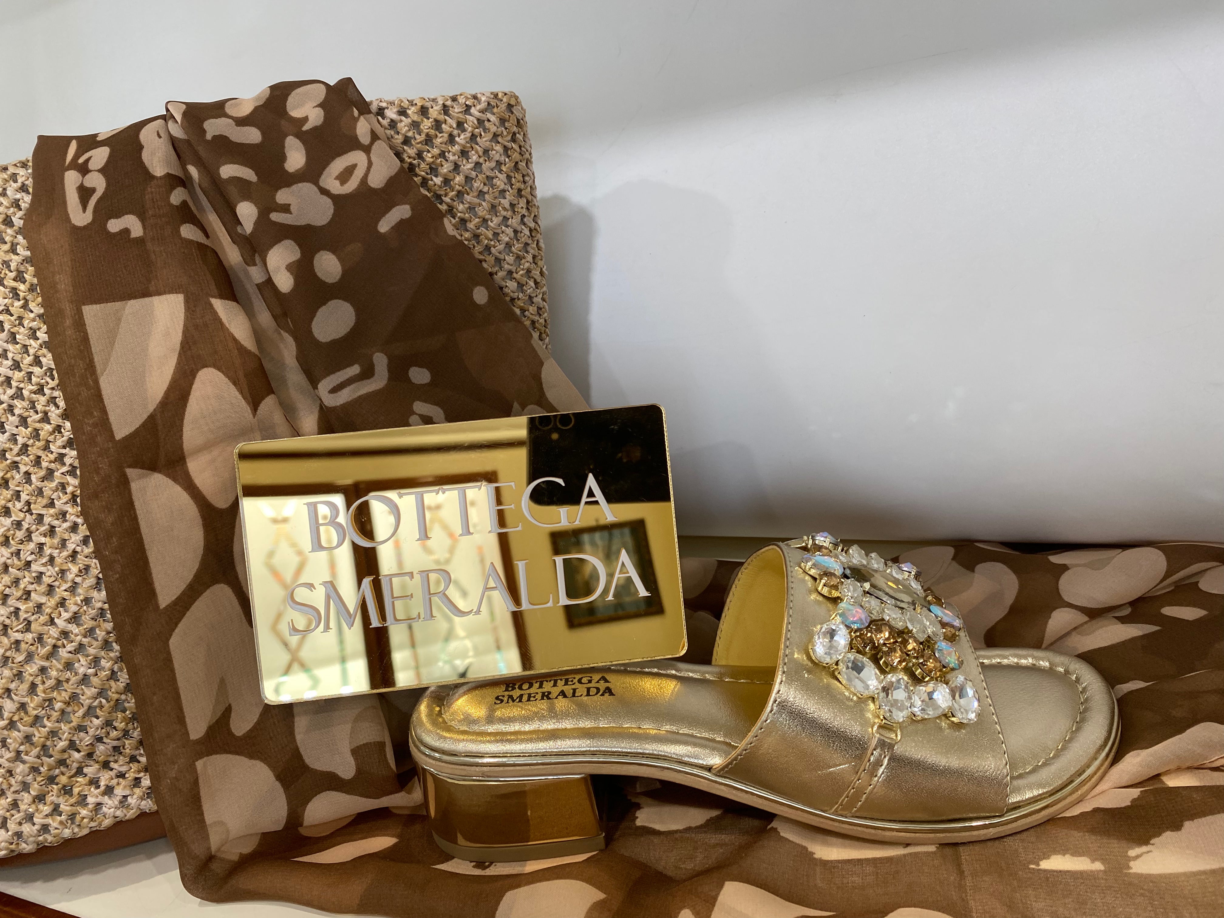 Bottega Smeralda 507LLQ ciabatta in pelle metallizzata oro con accessorio