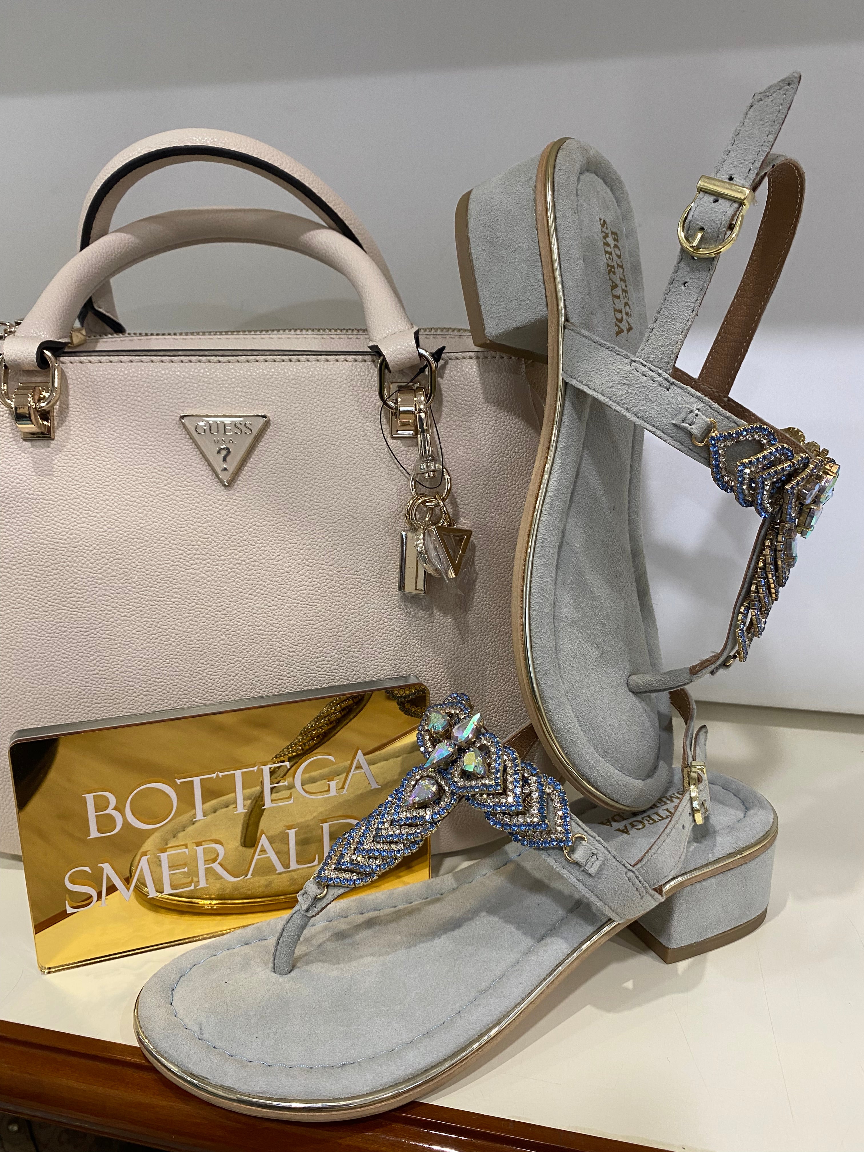 Bottega Smeralda 531SSQ sandalo infradito in pelle scamosciata celeste con strass