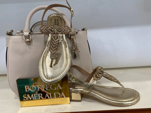 Bottega Smeralda 531SSQ sandalo infradito in pelle metallizzata oro con strass