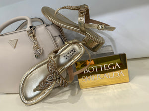 Bottega Smeralda 531SSQ sandalo infradito in pelle metallizzata oro con strass