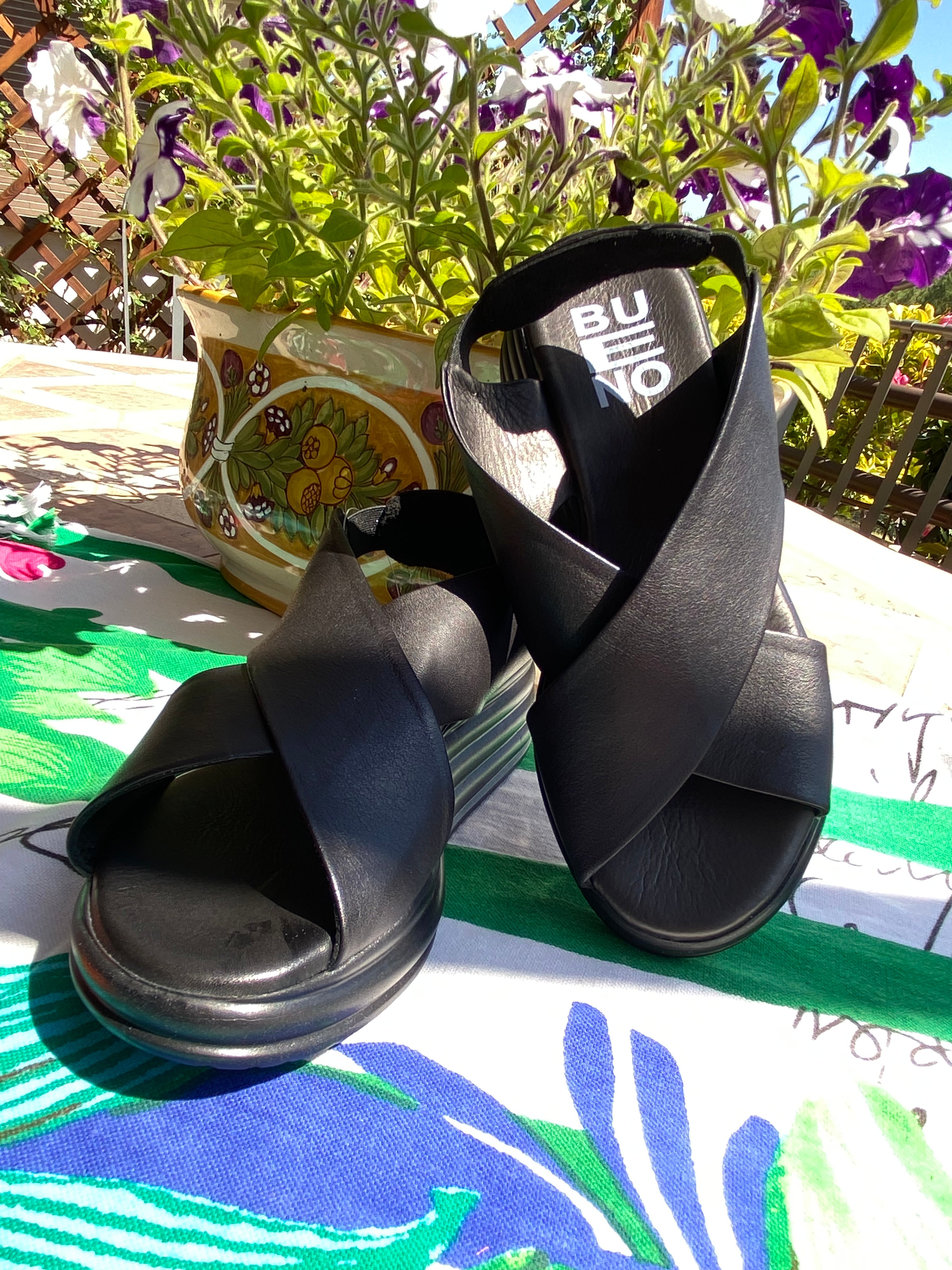 Bueno Y5703 sandalo doppia fascia con incrocio con zeppa platform in pelle nero