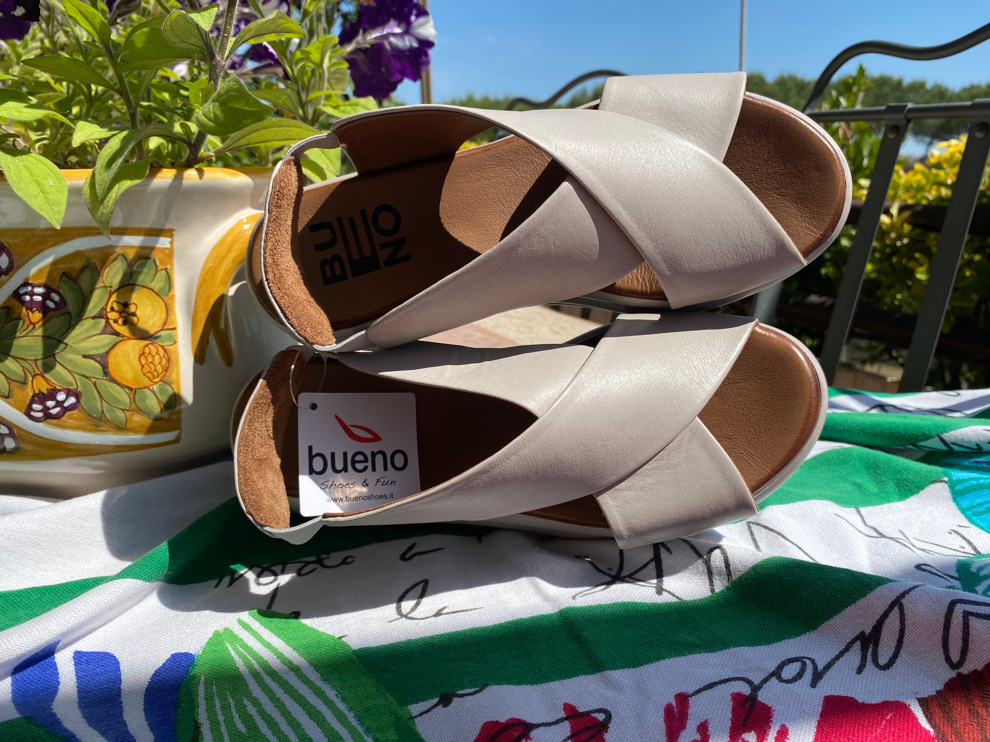 Bueno Y5703 sandalo doppia fascia con incrocio con zeppa platform in pelle grigio