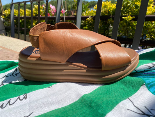 Bueno Y5703 sandalo doppia fascia con incrocio con zeppa platform in pelle cuoio