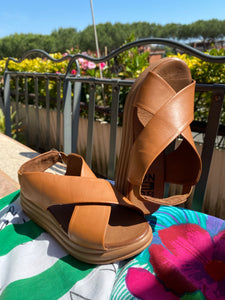 Bueno Y5703 sandalo doppia fascia con incrocio con zeppa platform in pelle cuoio