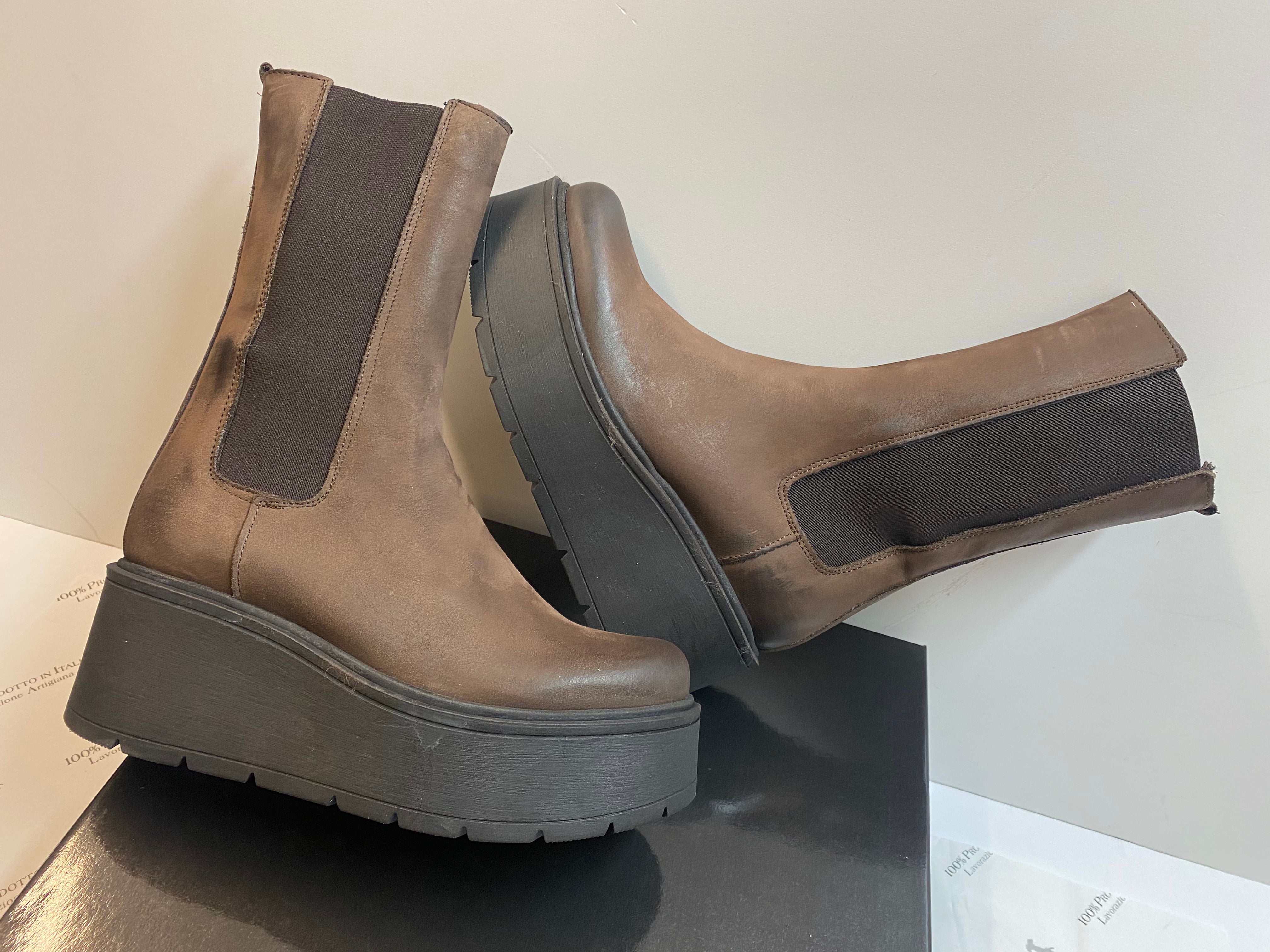 RShoes LUNA 4 stivali in nabuk moro