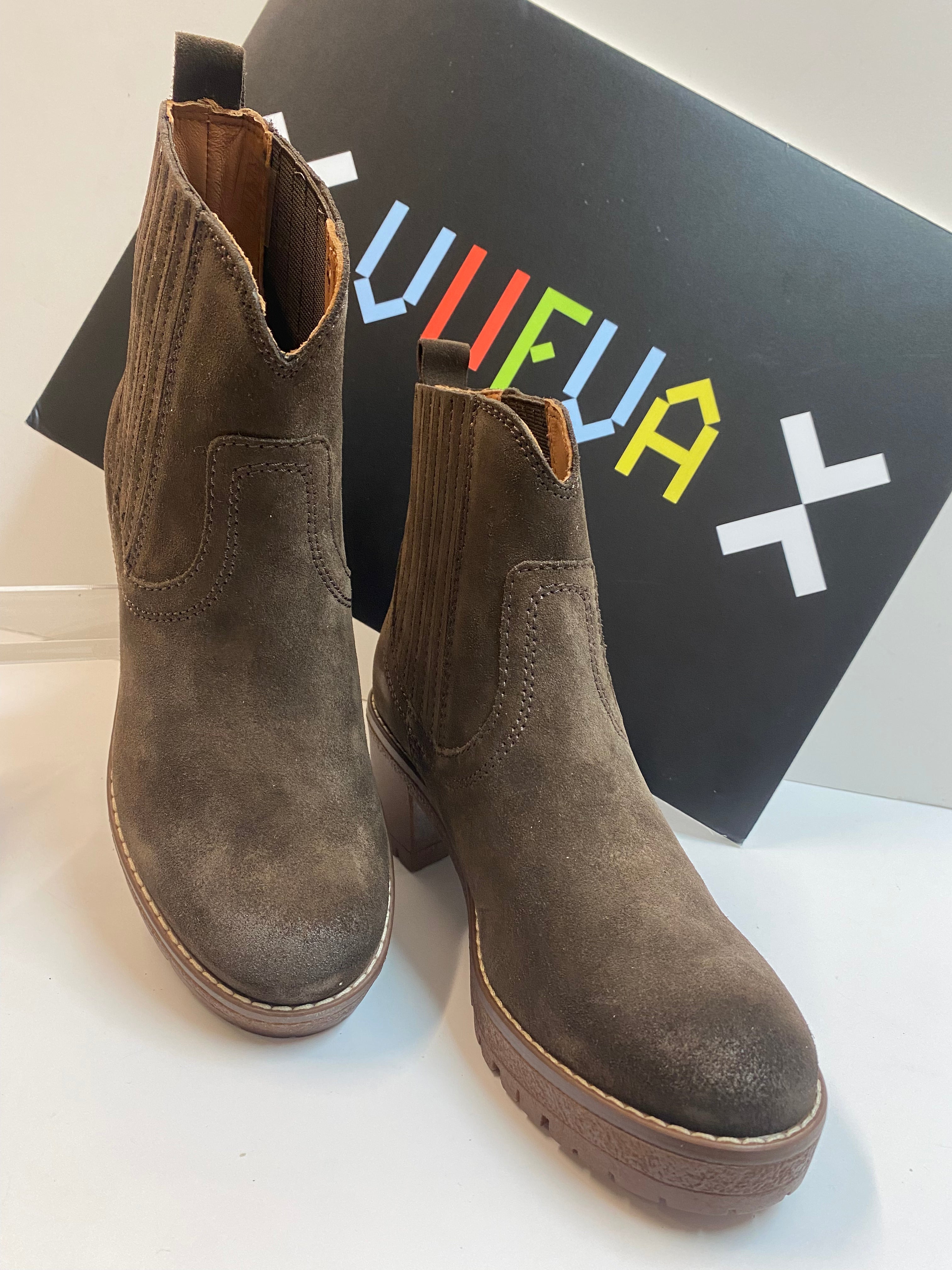 Vueva WH353H26P stivaletti in nabuk tortora