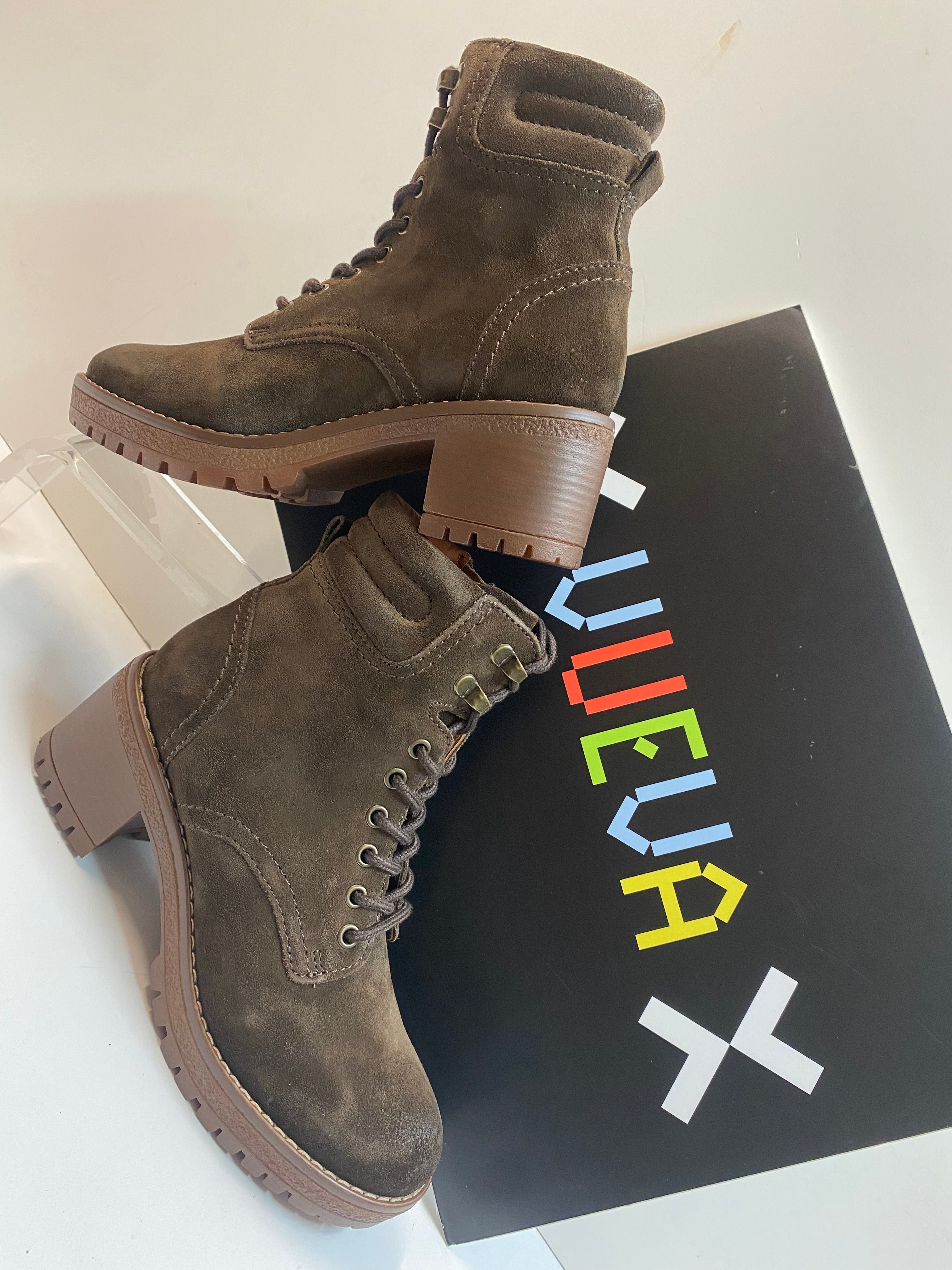 Vueva WH353H20P stivaletti allacciati in nabuk tortora