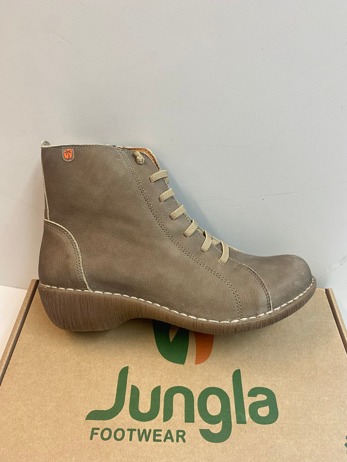Jungla 8622 Tronchetto in nabuk con sistema allaccio rapido
