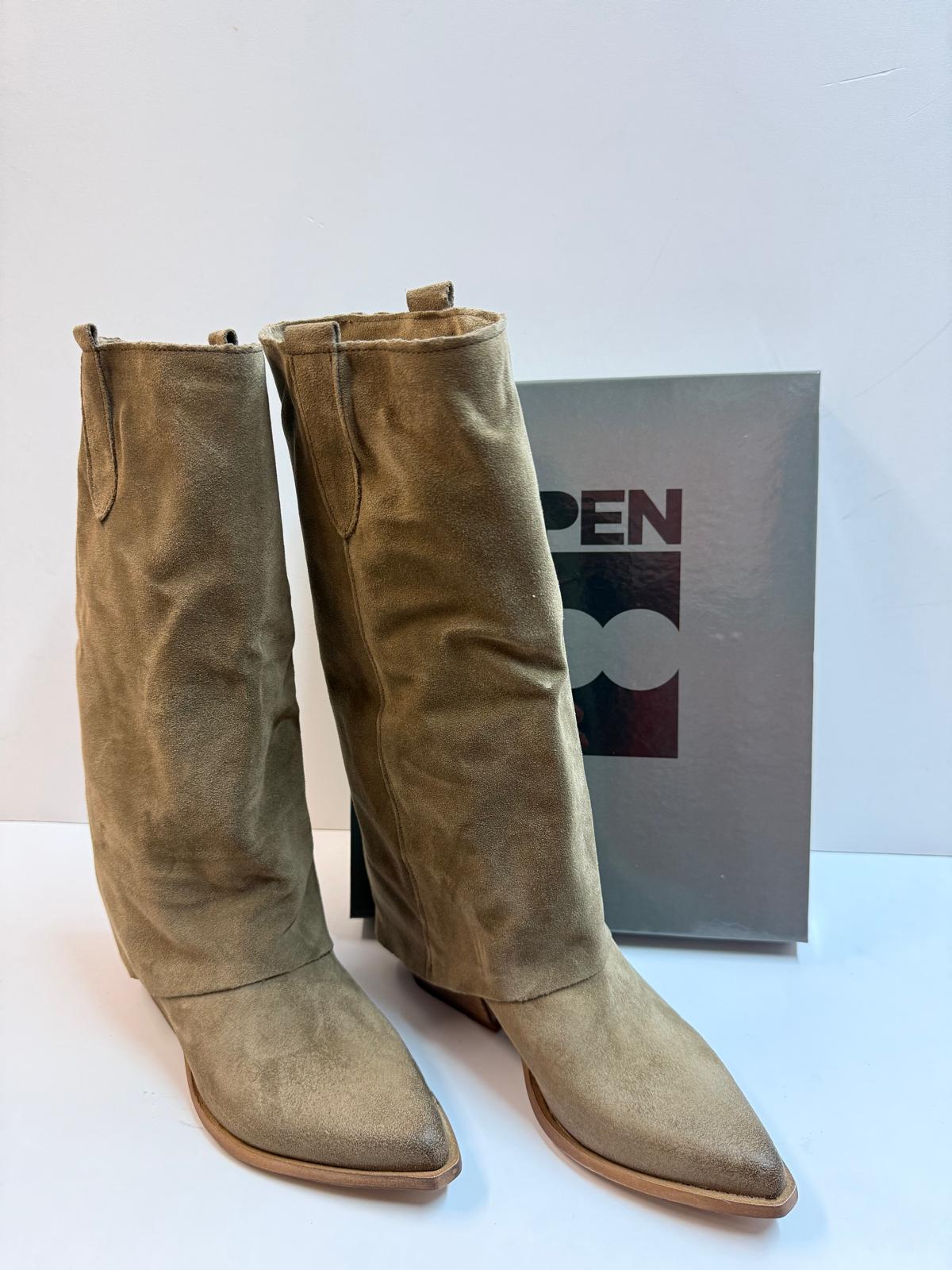 Open Too Loca 240 stivale texano con risvolto pelle scamosciata taupe