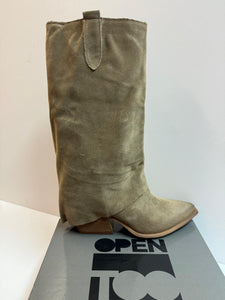 Open Too Loca 240 stivale texano con risvolto pelle scamosciata taupe