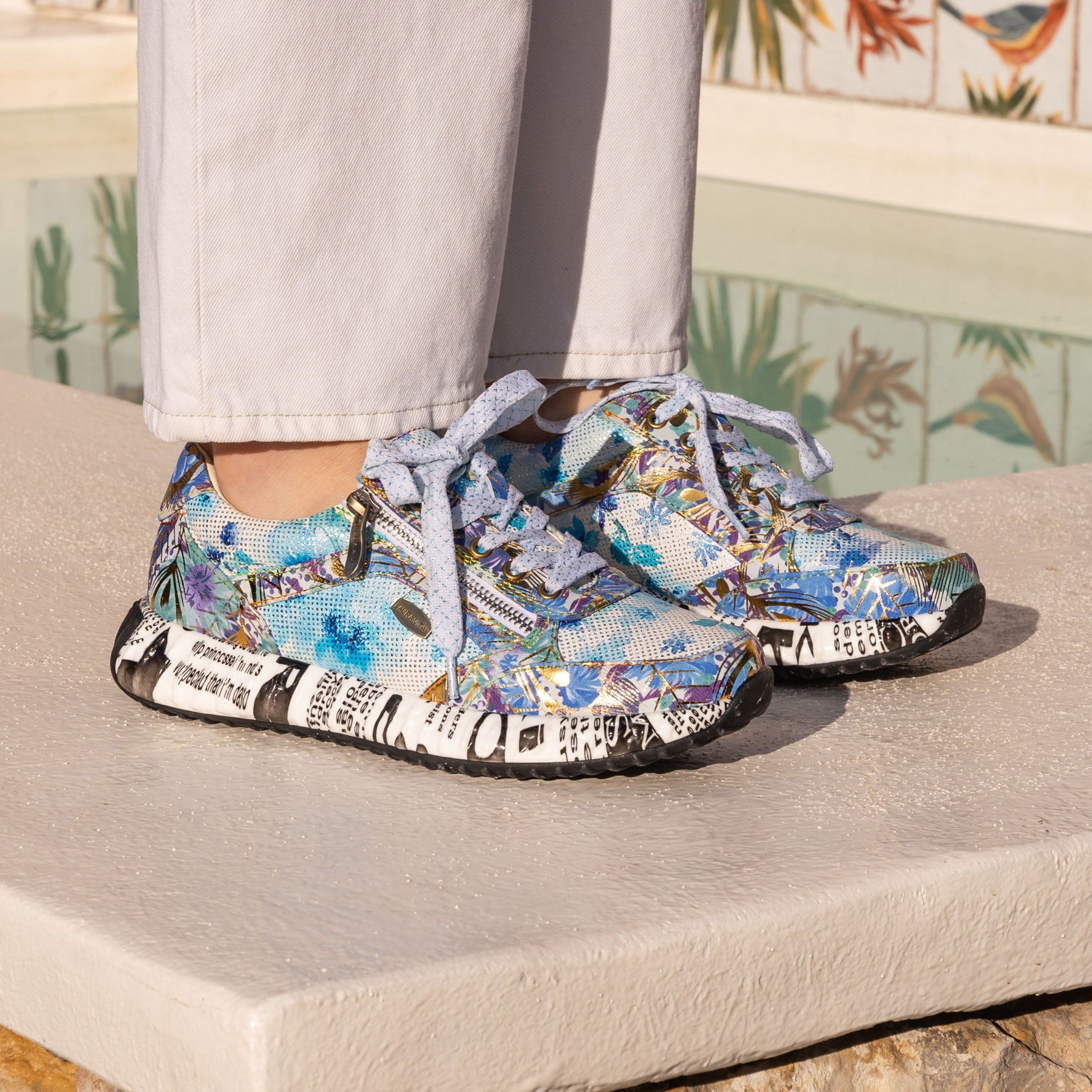 Laura Vita Burton 1123 sneakers con fiori indigo blù